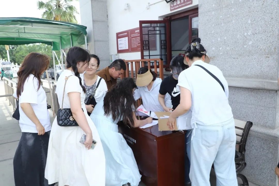 鹿晗關(guān)曉彤cp名叫什么？深度解析真實(shí)情侶與CP名文化的差異