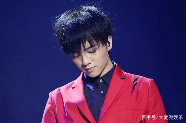 迷霧探尋：華晨宇有女朋友嗎？一場關(guān)于偶像隱私的奇遇對話