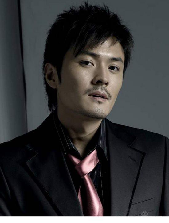 演員于小偉微博深度解析：從動態(tài)到互動，全面了解他的演藝與生活